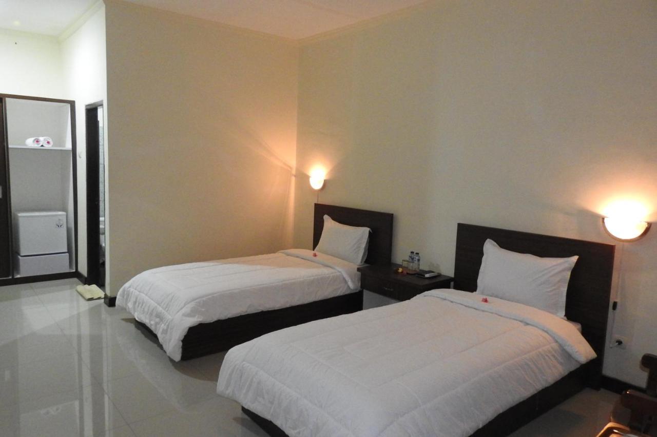 D'Batur Hotel Senggigi Exterior photo