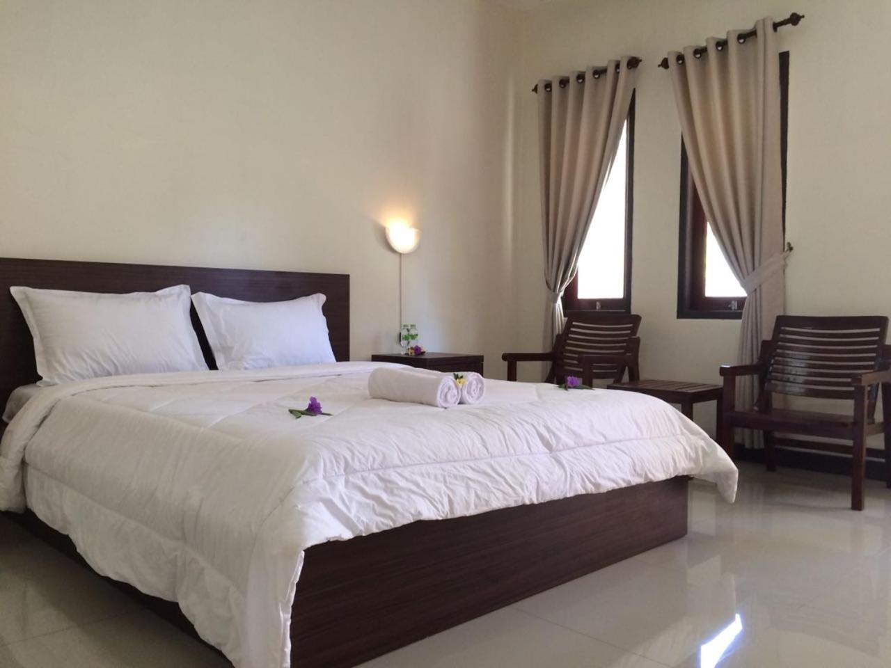 D'Batur Hotel Senggigi Exterior photo