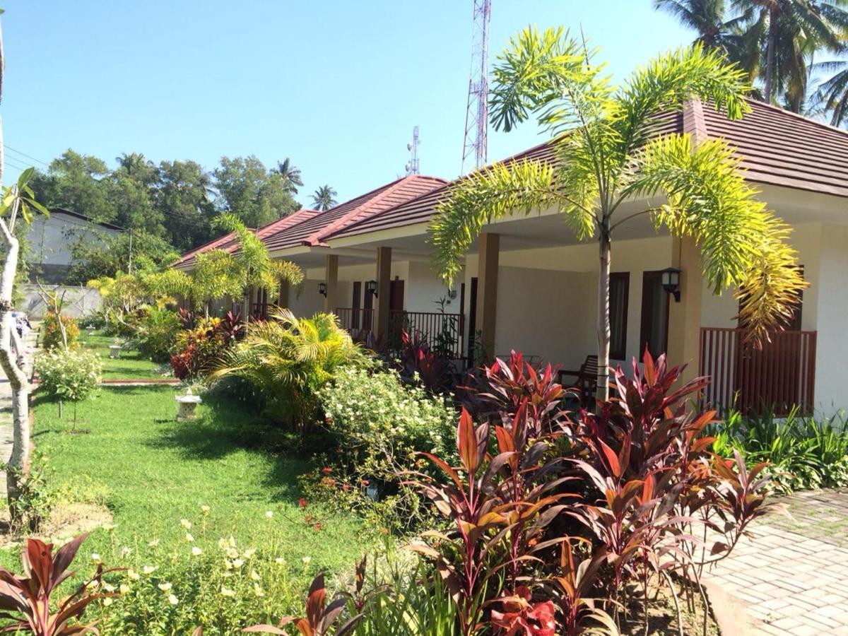 D'Batur Hotel Senggigi Exterior photo
