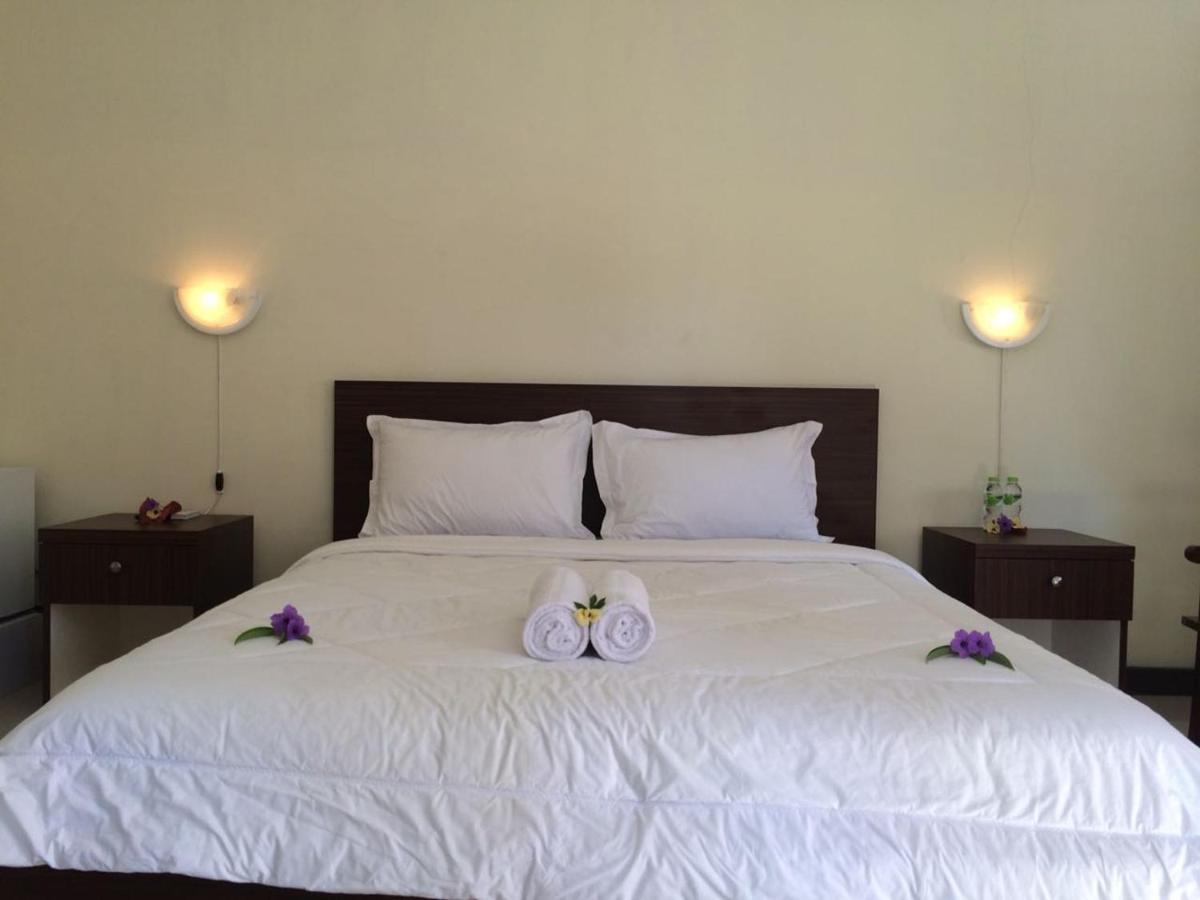 D'Batur Hotel Senggigi Exterior photo