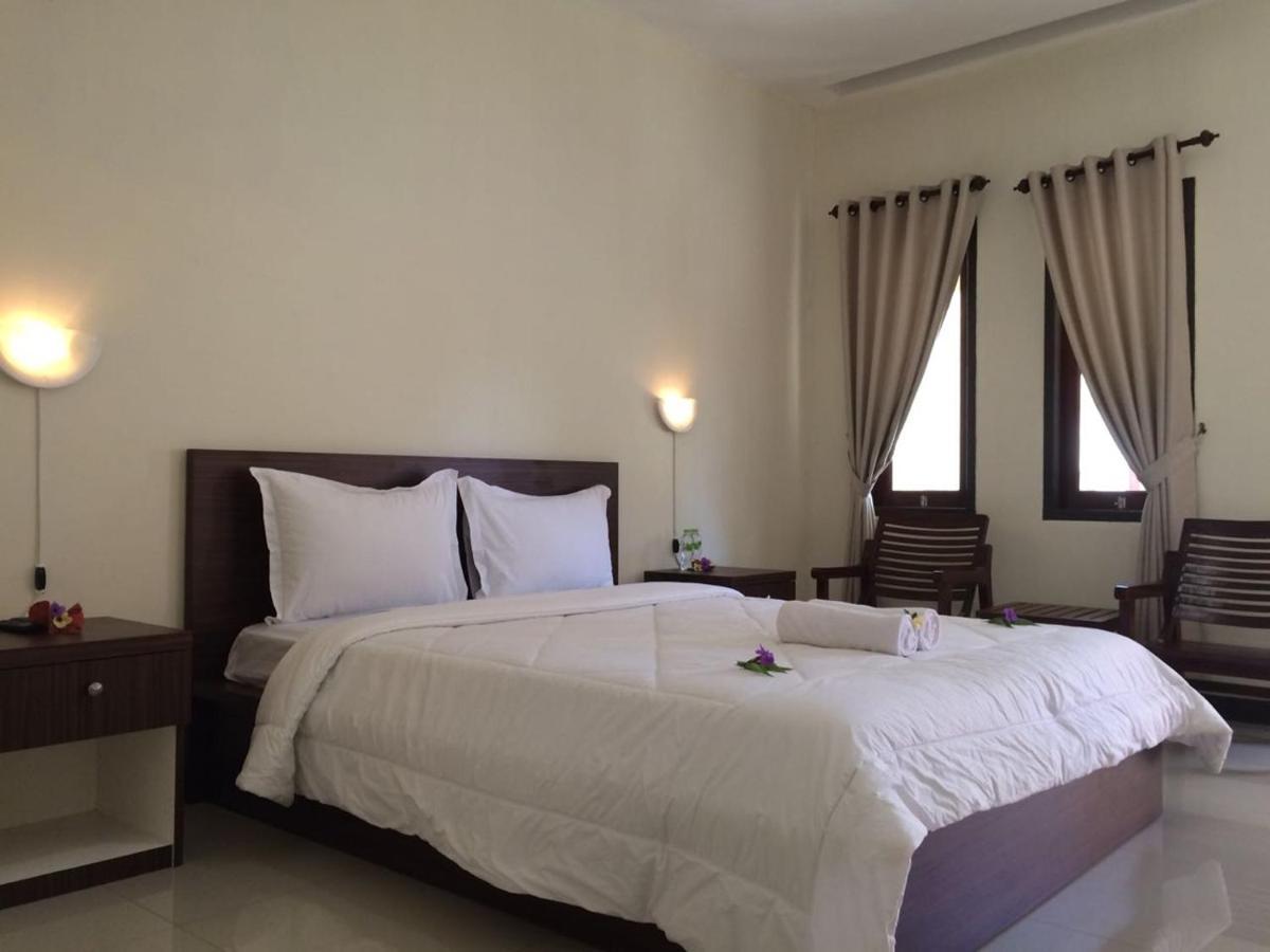 D'Batur Hotel Senggigi Exterior photo