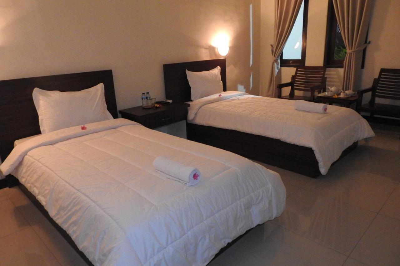 D'Batur Hotel Senggigi Exterior photo