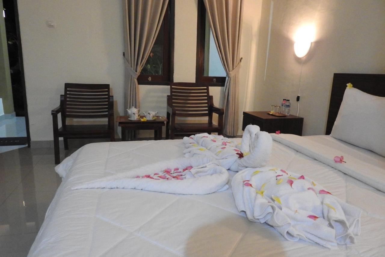 D'Batur Hotel Senggigi Exterior photo