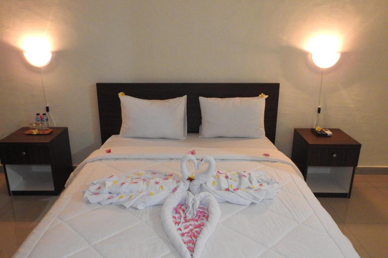 D'Batur Hotel Senggigi Exterior photo