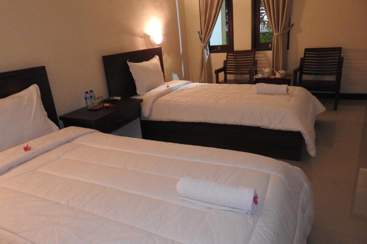 D'Batur Hotel Senggigi Exterior photo
