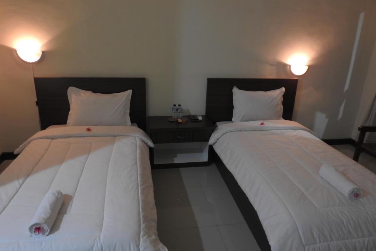 D'Batur Hotel Senggigi Exterior photo