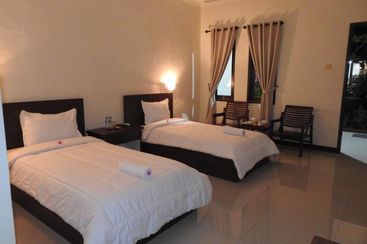 D'Batur Hotel Senggigi Exterior photo